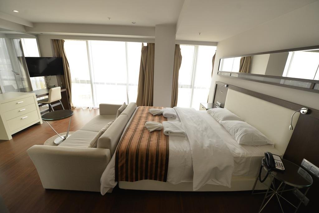 Mac Hotel Vazo Kule Istanboel Buitenkant foto
