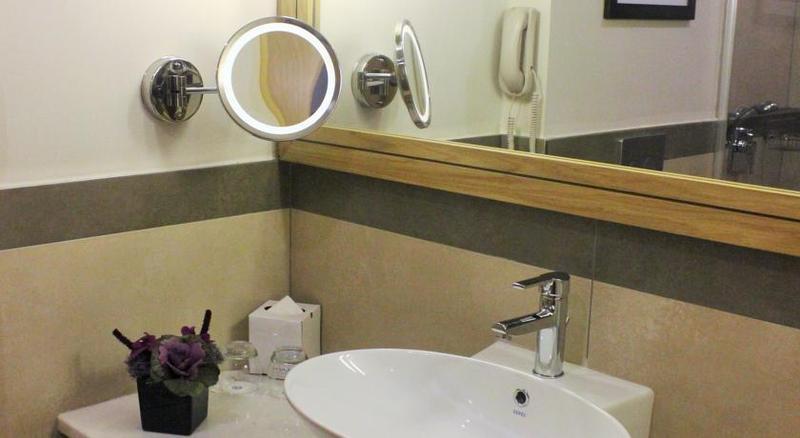 Mac Hotel Vazo Kule Istanboel Buitenkant foto